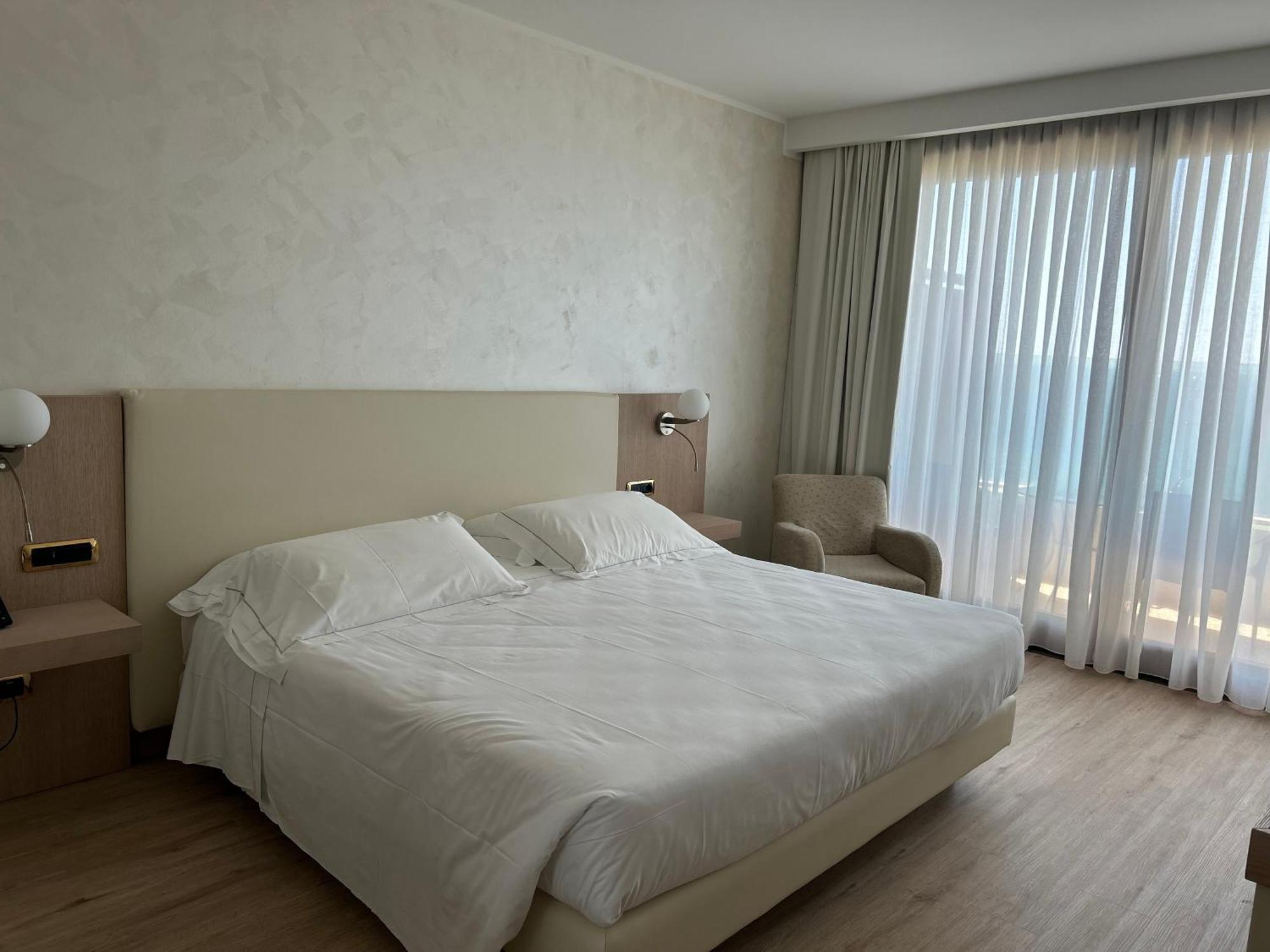 Doppelzimmer mit Panoramablick auf das Meer