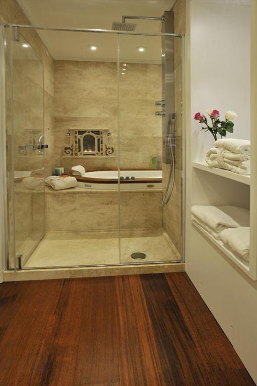 Superior Suite mit Terrasse und Whirlpool