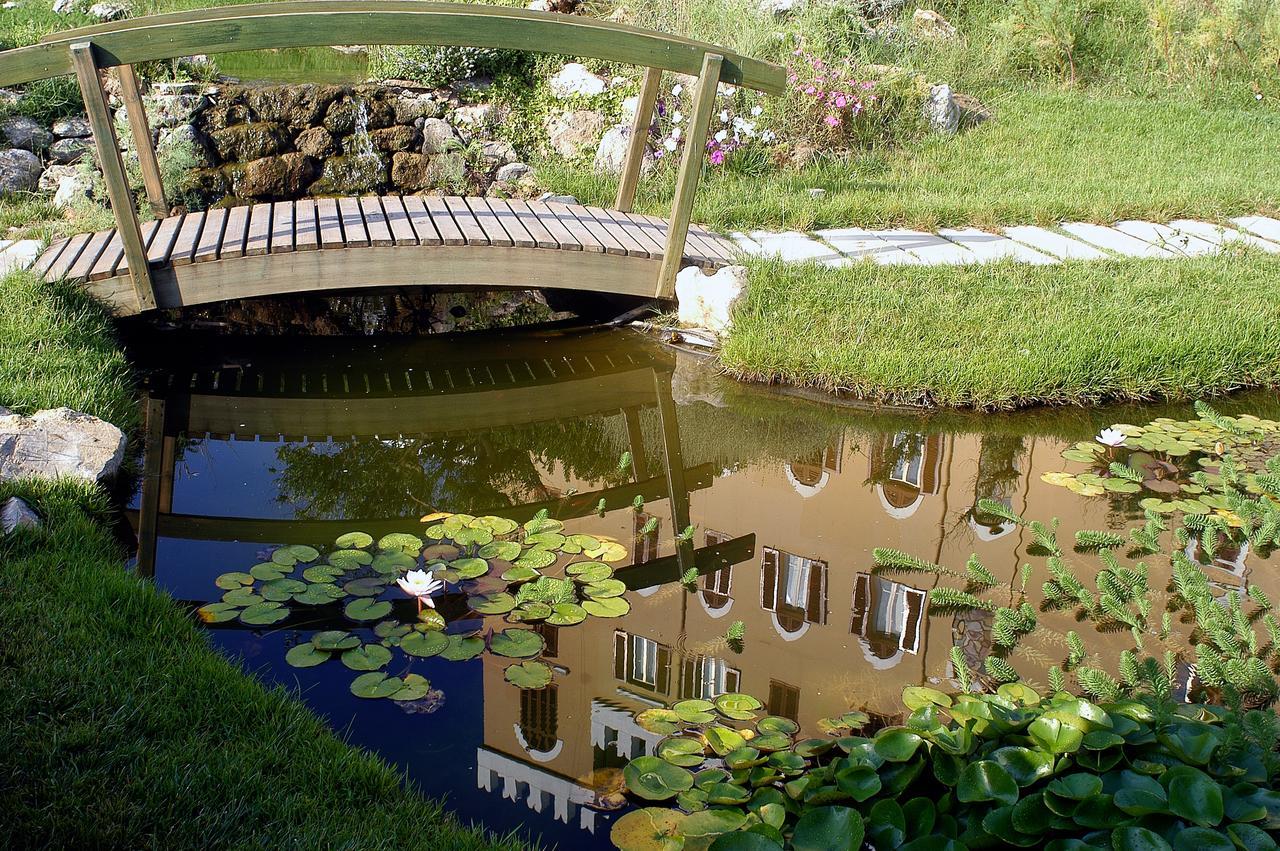 Dreibettzimmer mit Gartenblick